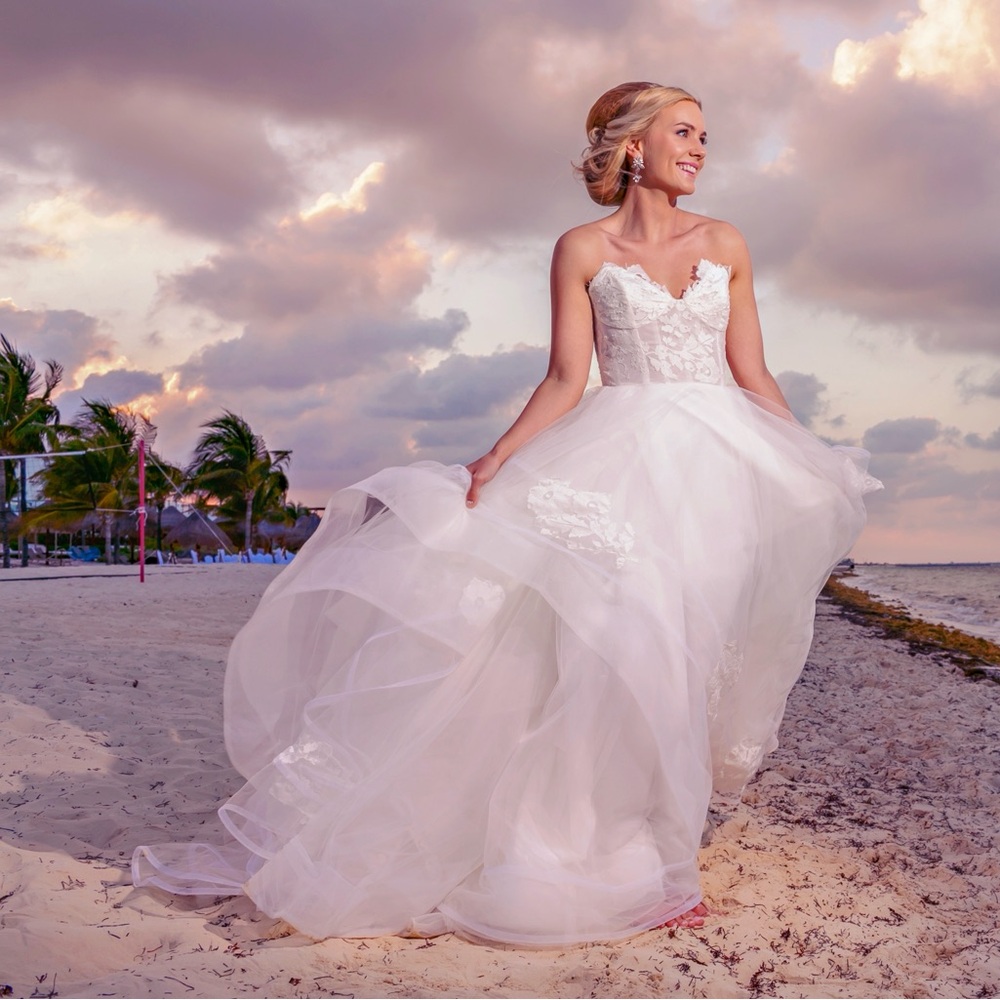 Elegant Hayley Paige Chantelle Wedding Dress